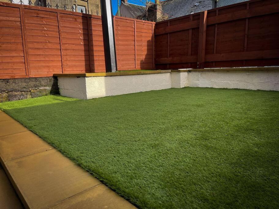 The Nook Crieff - Central 2-Bed With Garden :) Экстерьер фото